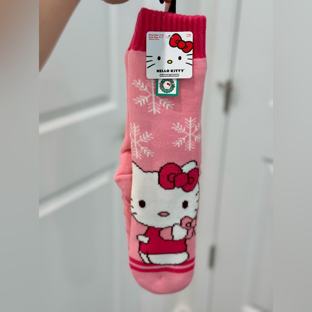 NEW 🎀HELLO KITTY SLIPPER SOCKS🎀